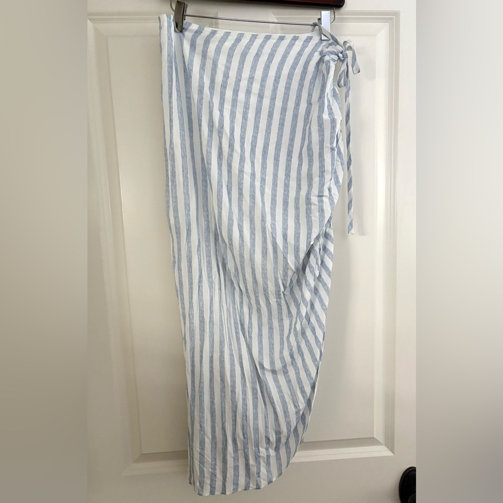 NWT Blue and White Striped midi skirt. Ruched side tie. Size Medium